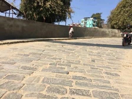 ढुङ्गा छापेको सडकमा ठुला सवारी गुड्न नपाउने