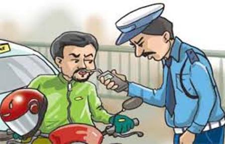 कोरोना त्रासः ट्राफिक प्रहरीले श्वास सुँघेर मापसे नजाँच्ने