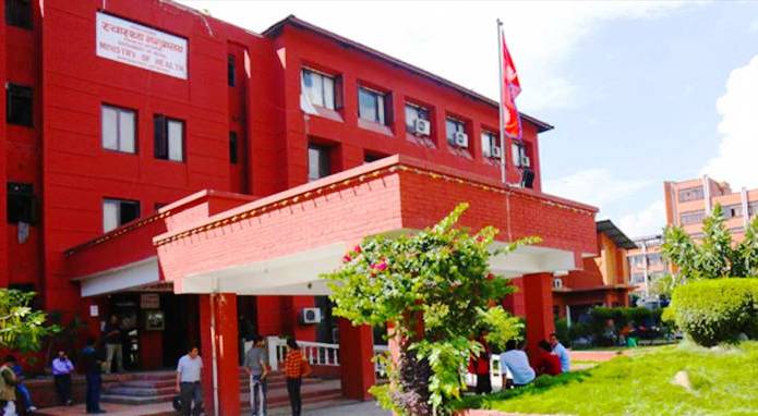 चिकित्सक र स्वास्थ्यकर्मीको पीसीआर गरेर मात्रै सेवामा खटाउन निर्देशन