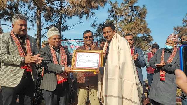 पत्रकार श्रेष्ठ पुरस्कृत