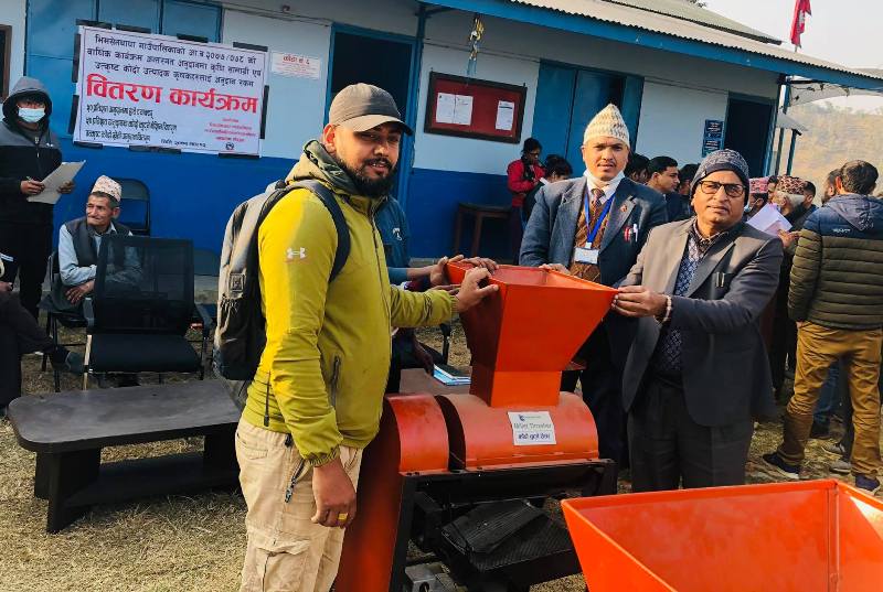 अनुदानमा कृषि औजार वितरण