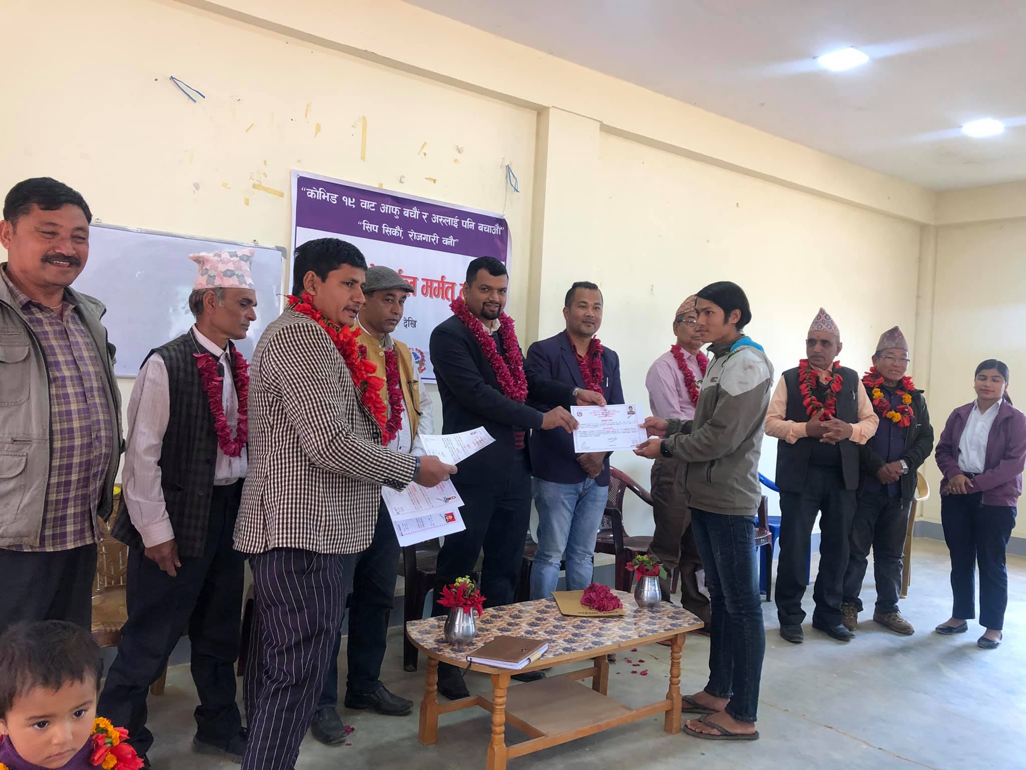 शहिद लखनका युवालाई मोवाइल तालिम