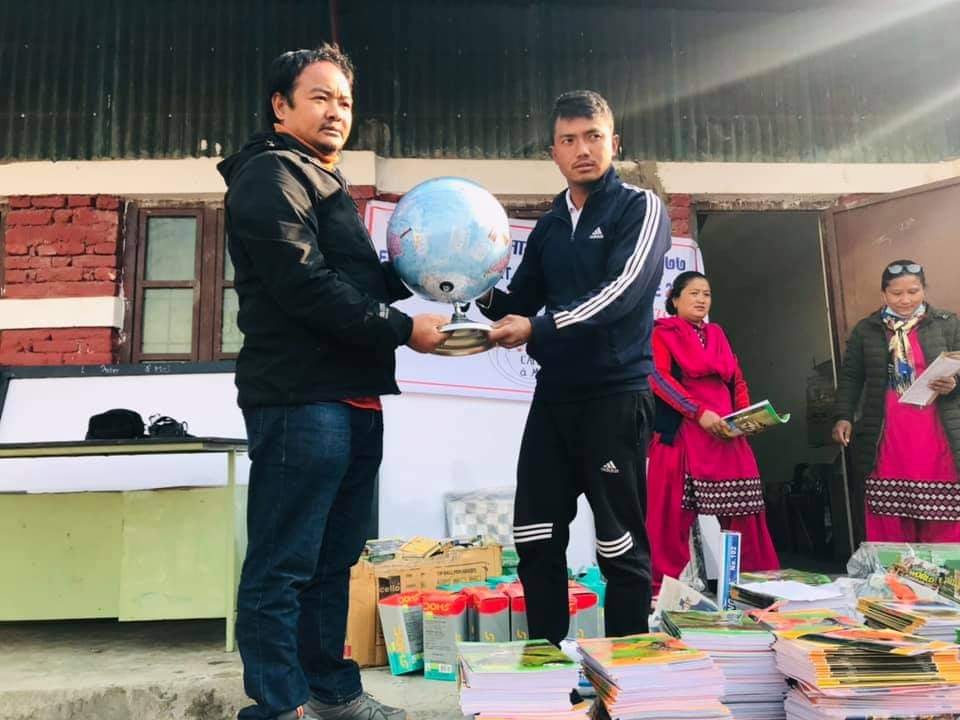 सिद्धार्थ बनस्थलीलाई शैक्षिक तथा खेलकुद सामग्री वितरण