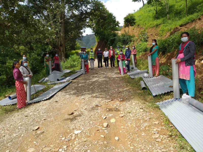 बाढीपहिरो पीडितलाई निर्माण सामग्री सहयोग