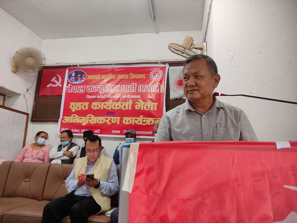 ‘माधव नेपाल एमाले महासागरबाट दुइ लोटा पानि लिएर गए’ः गुरुङ