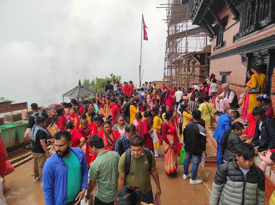 गोरखा दरबारमा भक्तजनको भिड