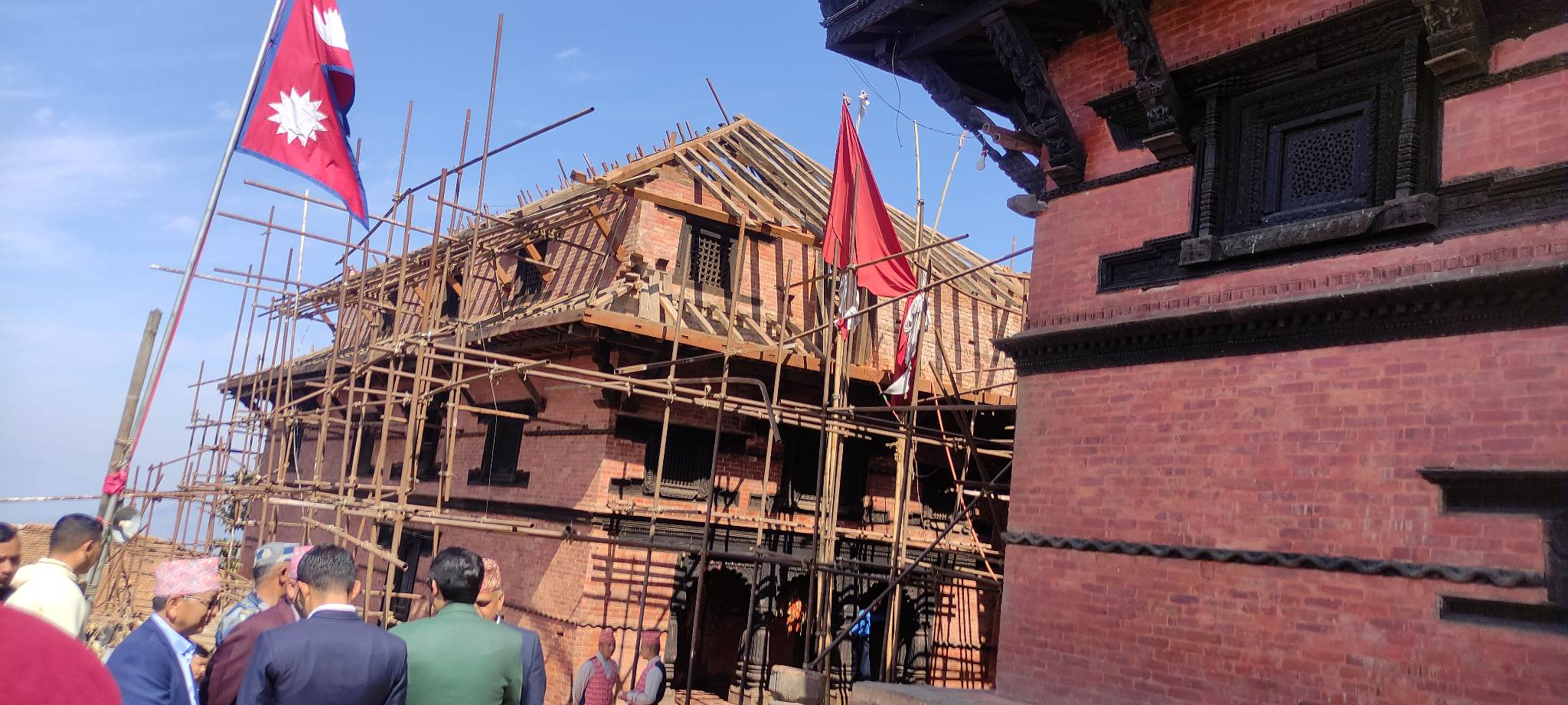 मर्मत गर्दै गोरखा कालिका मन्दिर