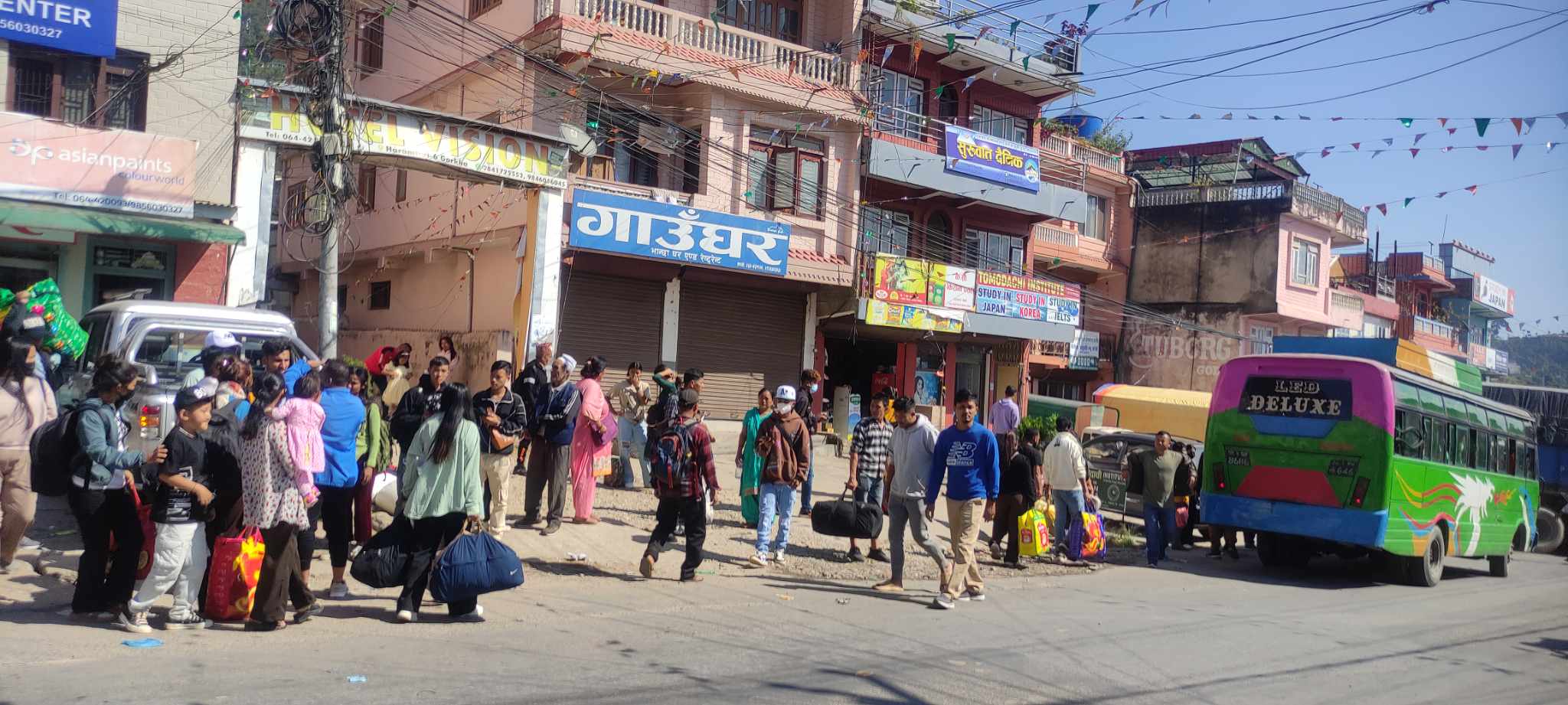 दशैँ मनाएर फर्कनेलाई सास्ती