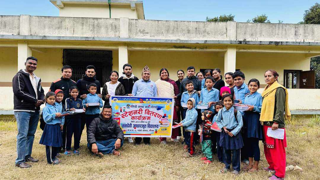 जनदेविका विद्यार्थीलाई शैक्षिक सामाग्री वितरण