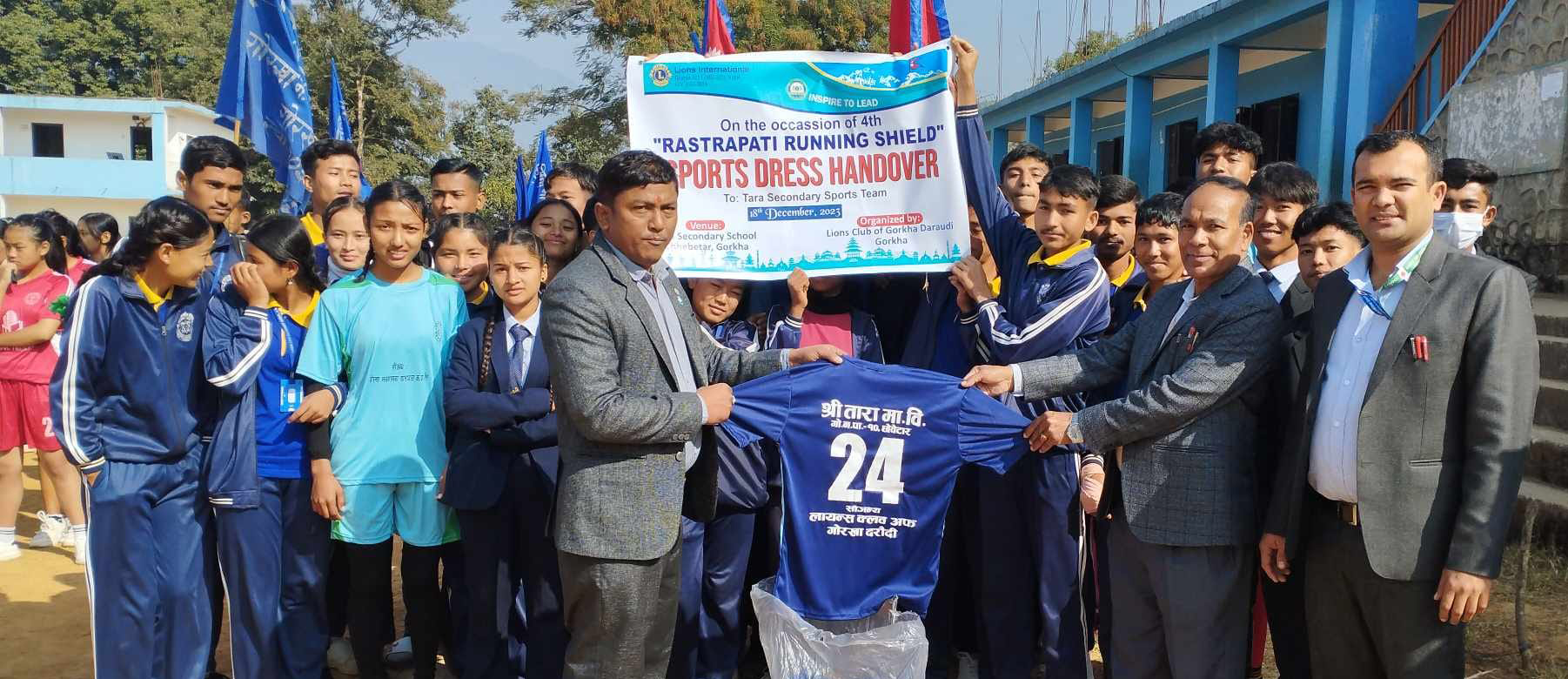 तारा माविका विद्यार्थीलाई जर्सि सहयोग