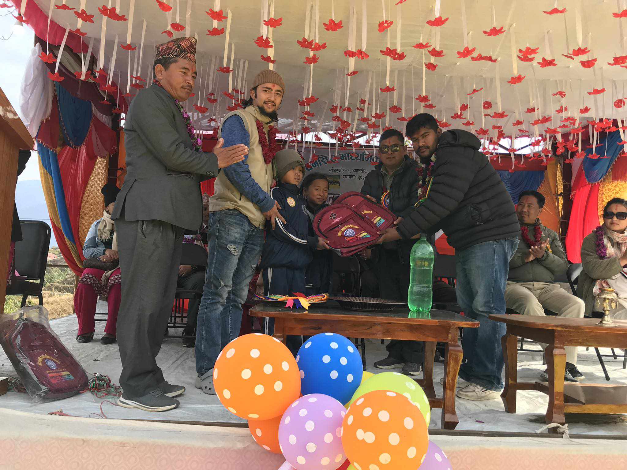 रोट्रयाक्ट क्लव अफ बज्र मनास्लुद्धारा शैक्षिक सामाग्री वितरण