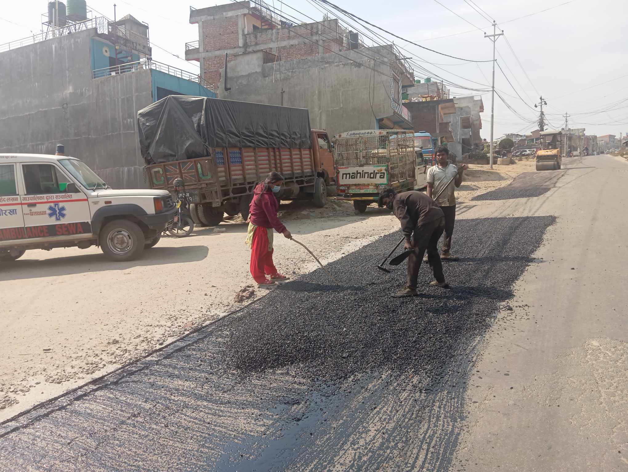 सदरमुकाम क्षेत्रको सडक मर्मत गरिदै