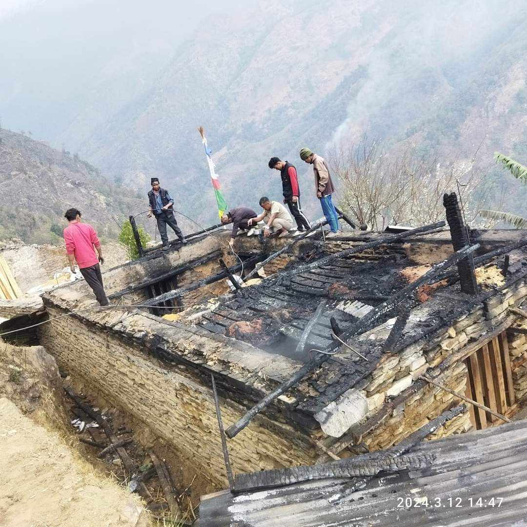 आगोलागीले एक घरमा क्षति