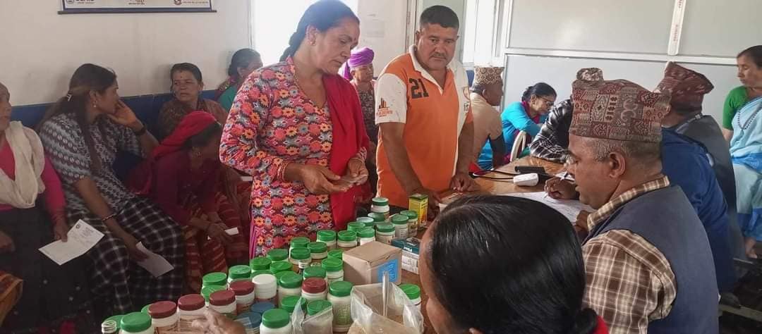 आयुर्ववेद स्वास्थ्य शिविरबाट एक हजार ४ सय लाभान्वीत