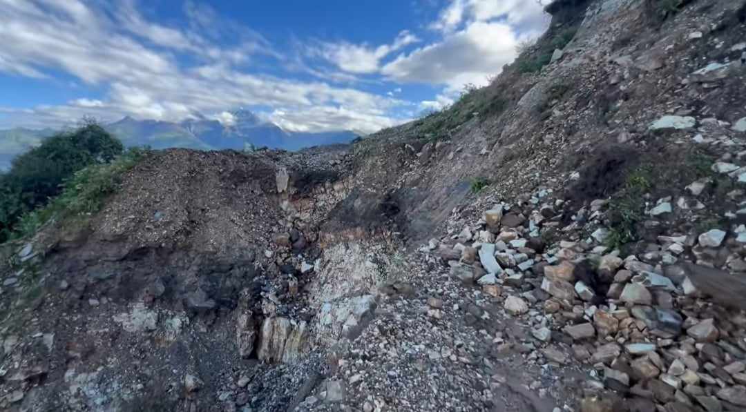 ग्रामिण सडकको यात्रा सकस