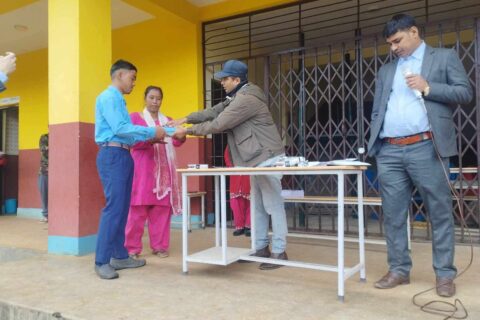 बालकल्याणका विद्यार्थीलाई शैक्षिक सामाग्री बितरण