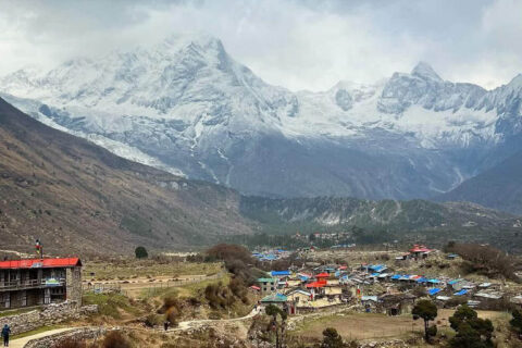 तीन महिनापछि सामागाउँमा उज्यालो: हेलिकोप्टरबाट उपकरण ल्याएर बिजुली मर्मत